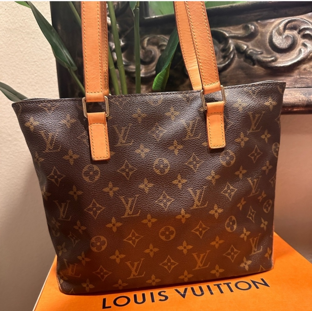 Louis Vuitton💯 - Picture 2 of 10